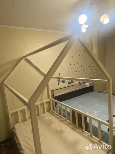 Детская кровать домик с матрасом