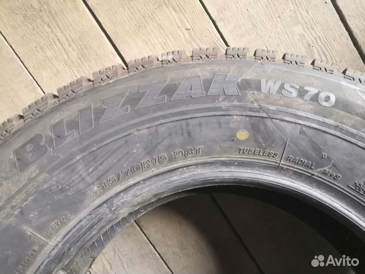 Bridgestone Blizzak WS-70 215/70 R15