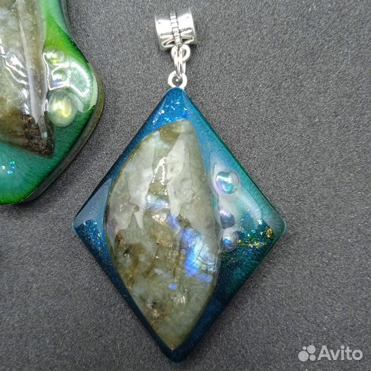 Кулоны с лабрадоритом и angel aura кварцем
