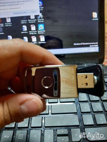 Usb флешка новая в кожаном футляре