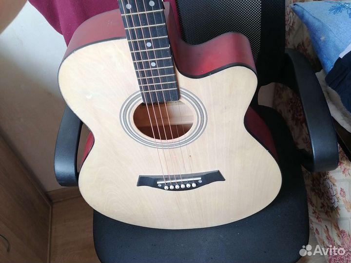 Акустическая гитара