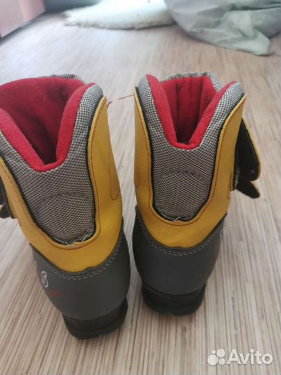 Лыжные ботинки