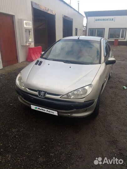 Peugeot 206 1.4 МТ, 2004, битый, 181 000 км