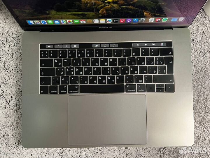 Macbook Pro 15 2019 i7/16/256/touch bar/4gb video