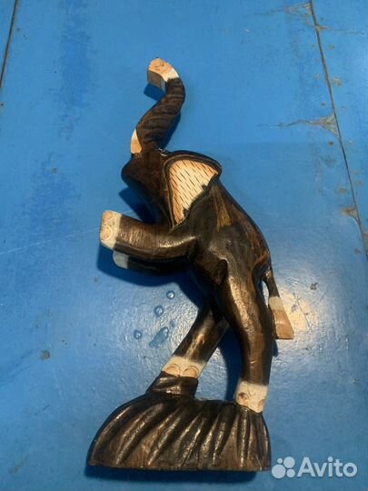 Статуэтка слона из дерева