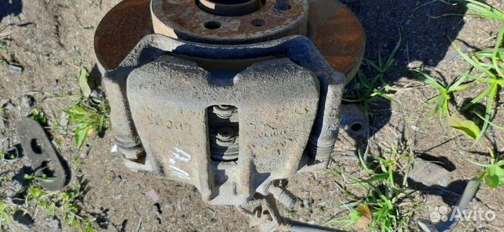 Суппорт передний Volkswagen Passat B 4 1.8 ADZ