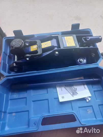 Домкрат подкатной 2 т новый