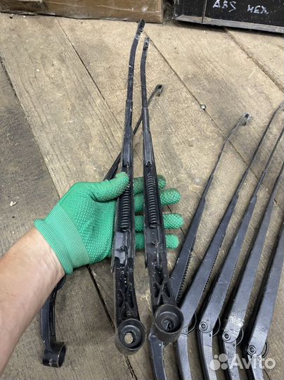 Поводок дворника Toyota Hilux 7