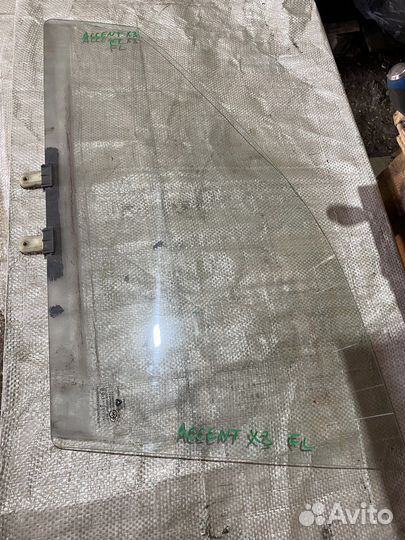 Стекло двери переднее левое Хендэ Акцент X3
