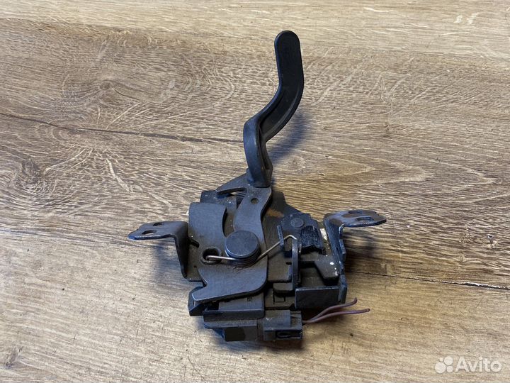 Mercedes benz vaneo замок капота