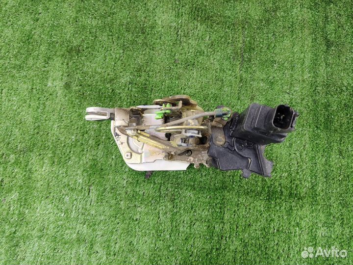 Замок задней правой двери Mitsubishi galant 7