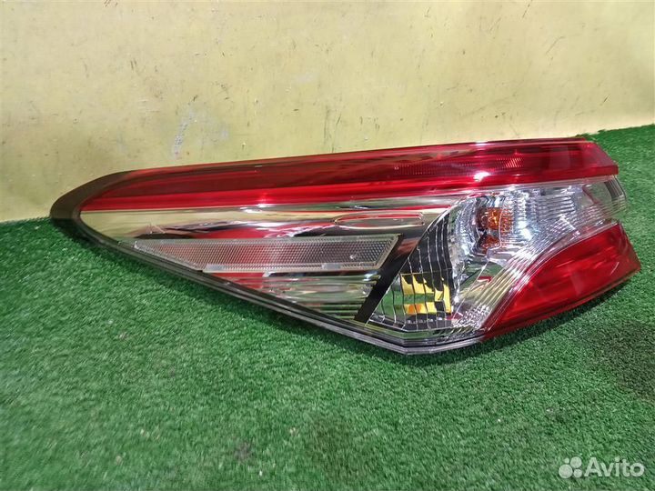Фонарь задний наружный левый Toyota Camry V70 2020