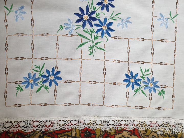 Рушник льняной с вышивкой, кружевом(ручная работа)