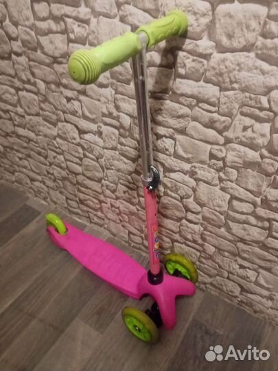 Самокат трехколесный. Ролики