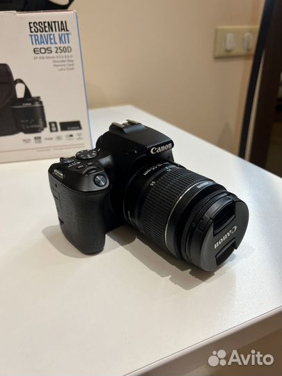 Canon EOS 250D Kit
