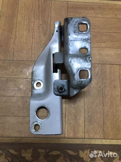 Петля капота правая nissan almera B10