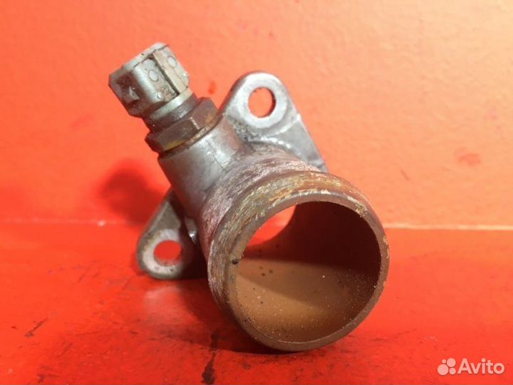 Фланец системы охлаждения Land Rover Discovery 2