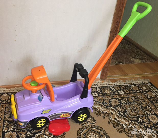 Джип-каталка с ручкой не китай