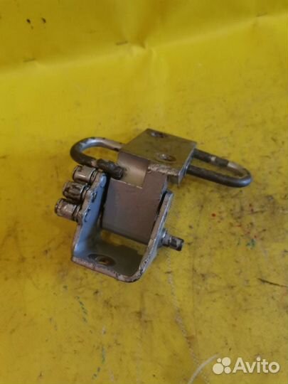 Петля двери передняя правая Audi A6 С5