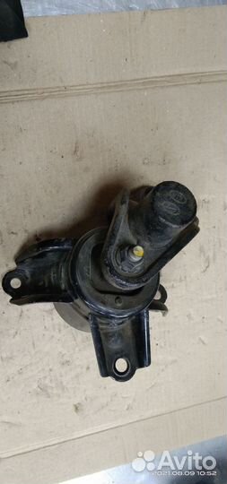 Опора двигателя Kia Rio 3 Hyundai Solaris 1