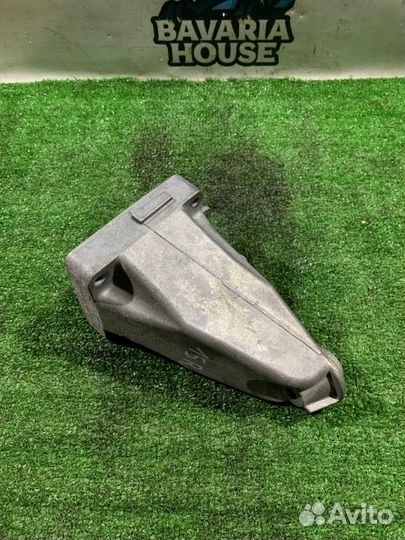 Кронштейн двигателя правый Mercedes-Benz C-Class