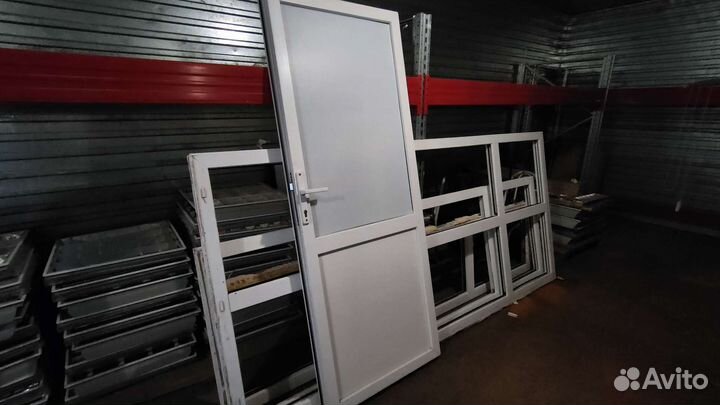 Оконный блок с дверью пвх