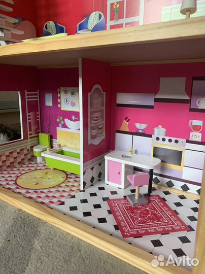 Кукольный домик большой с мебелью