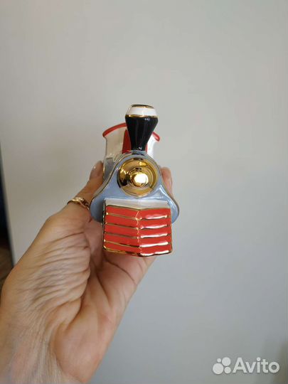 Паровоз фарфор статуэтка