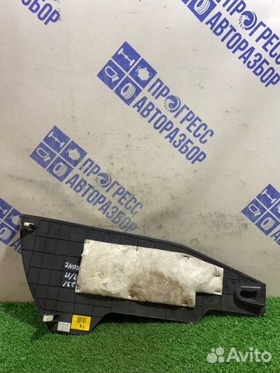 Накладка центральной консоли передняя правая Kia