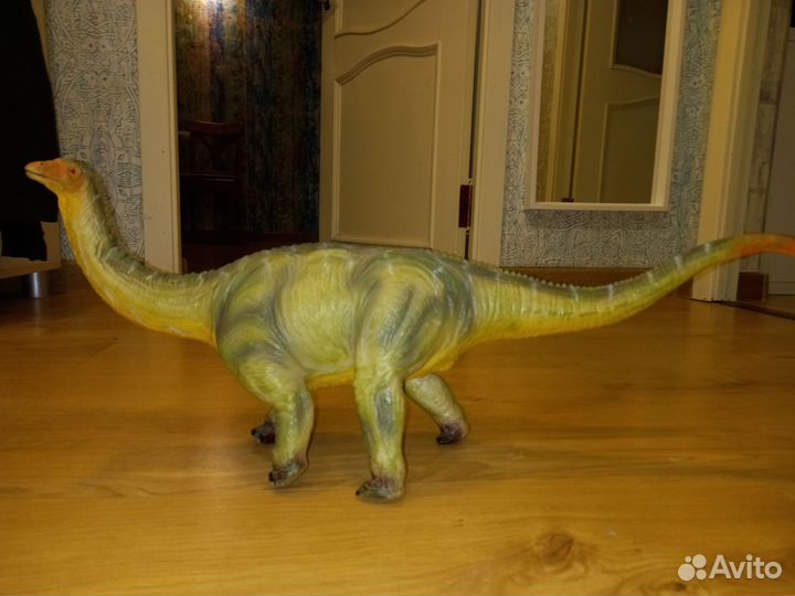 Динозавр большой,музыкальный 62 см