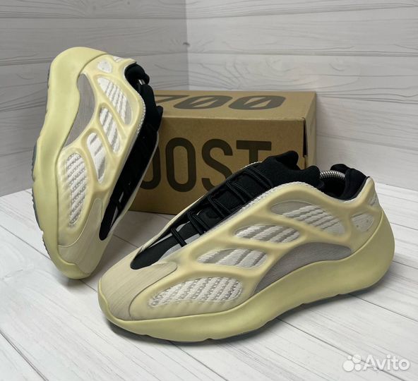 Кроссовки мужские adidas yeezy 700