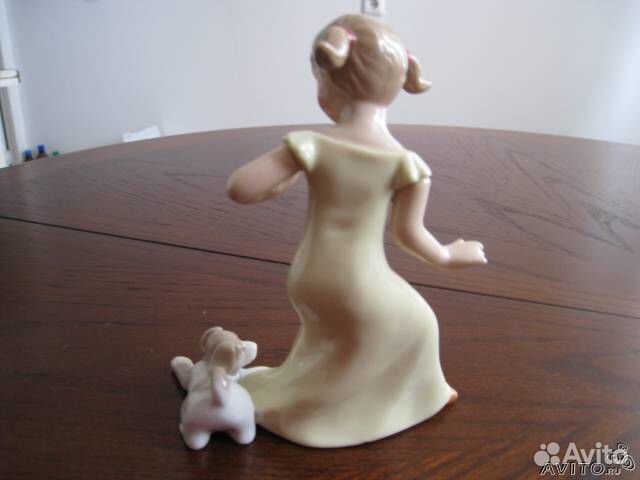 Фарфоровая статуэткка 