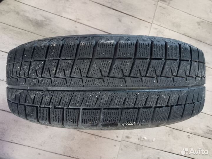 Bridgestone Blizzak 6 215/65 R16