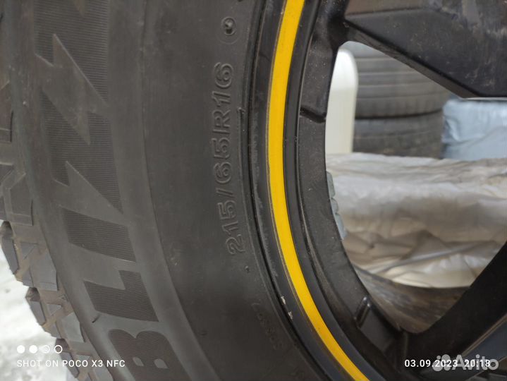 Bridgestone Blizzak Spike-02 215/65 R16 98T