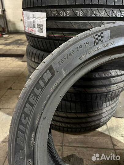 Michelin Pilot Sport 4 255/45 R19