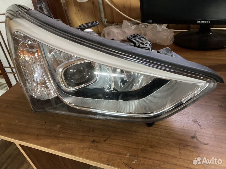 Фара правая Hyundai Santa Fe 3 2012-2016