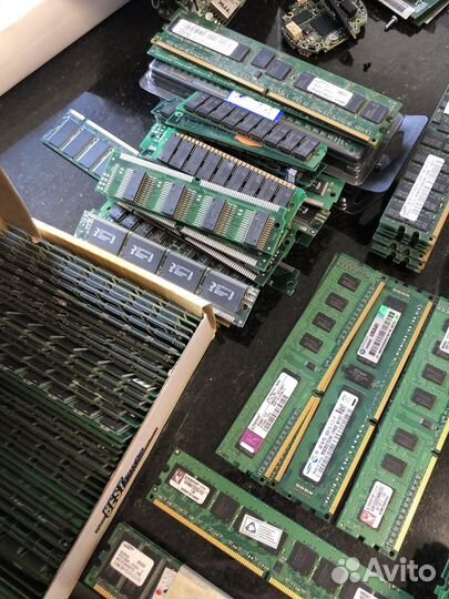 Куча серверной памяти DDR1 и DDR2