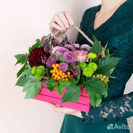 Композиция из цветов в коробке