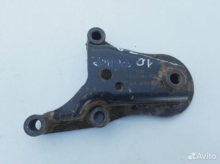 Кронштейн двигателя правый Volkswagen Polo 3