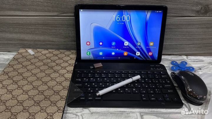 Планшет с клавиатурой и мышкой