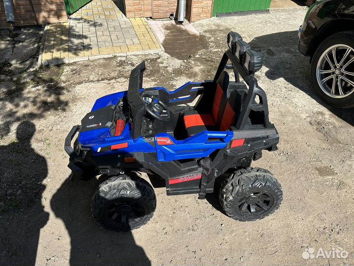 Детская машина на аккумуляторе с пультом