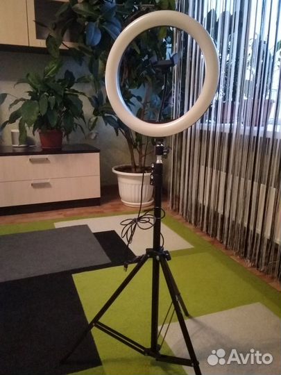 Кольцевая лампа со штативом бу