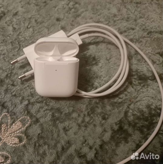 Оригинальные зарядка и кейс для наушников Airpods