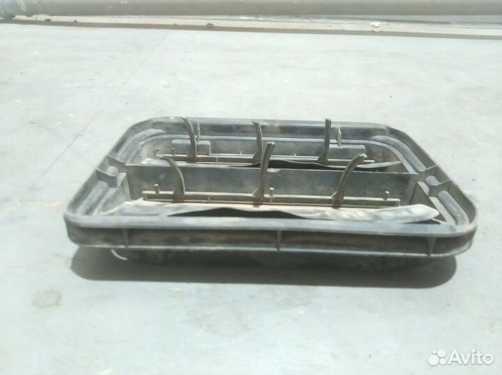 Клапан вентиляции багажника задний правый Renault