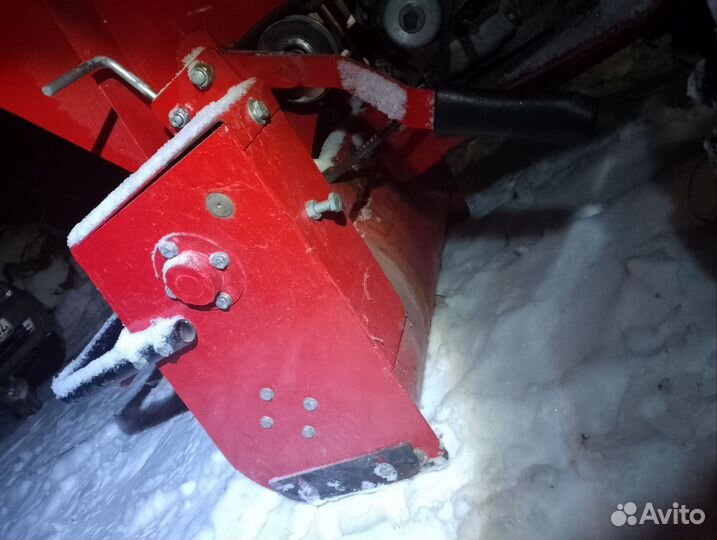 Снегоуборочная приставка к мотоблоку