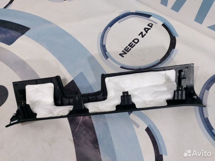 Накладка порога левая Kia Sportage SL D4HA 2011