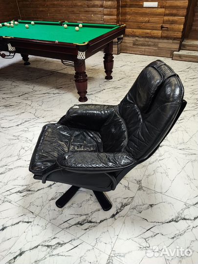 Офисное кожаное кресло руководителя