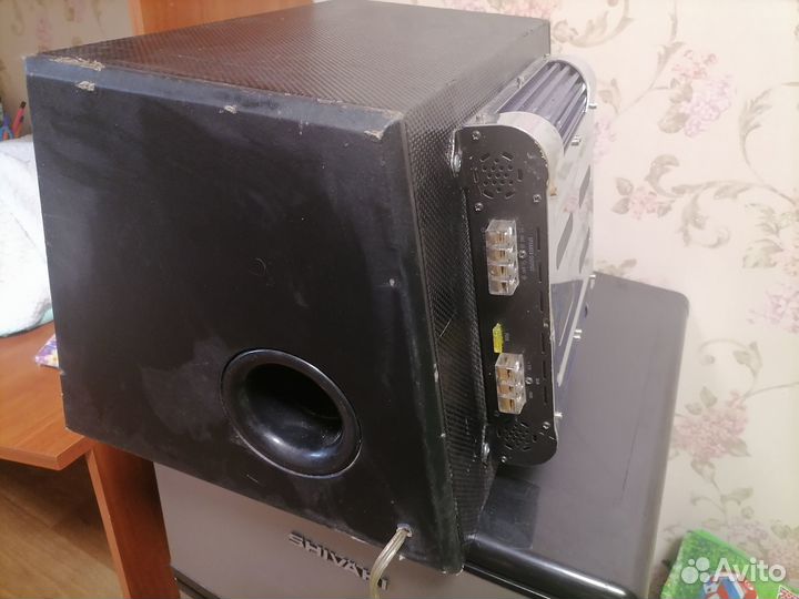 Сабвуфер и усилитель в автомобиль с проводами