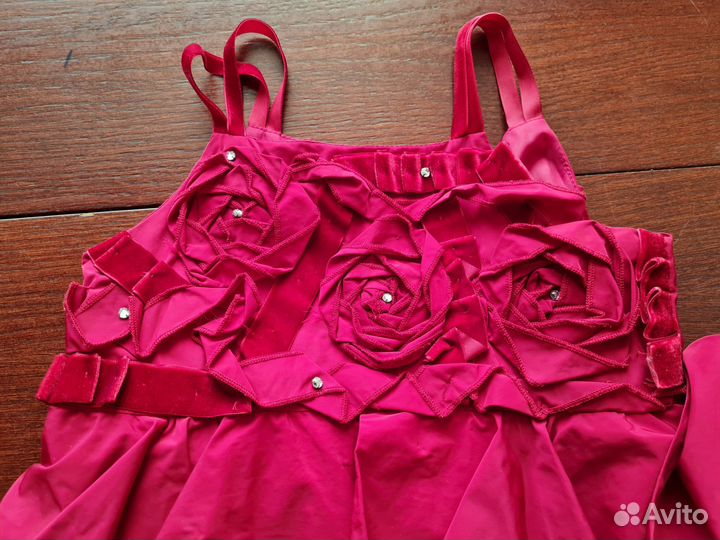 Платье с накидкой