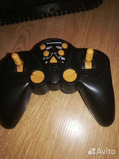 Экскаватор на радиоуправлении